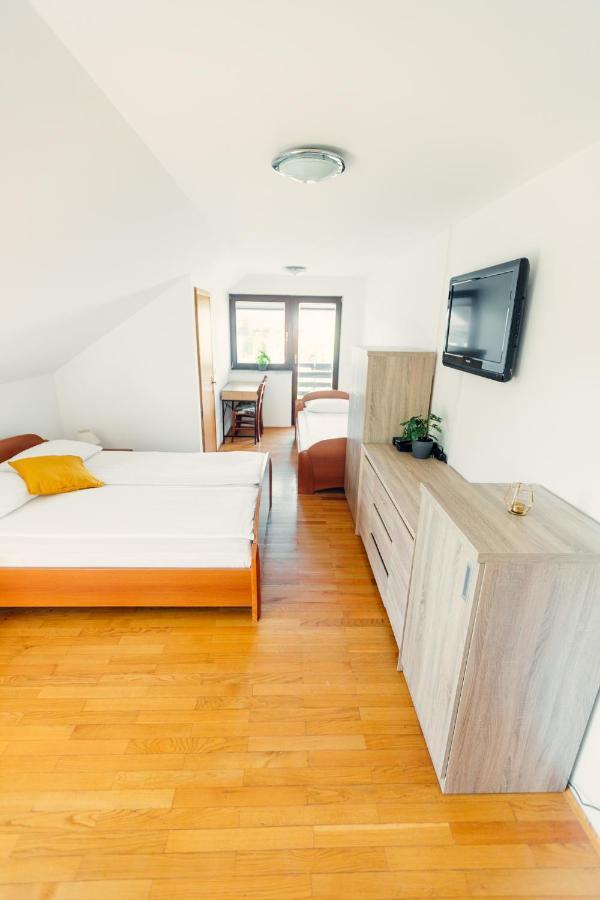 Frankovic Bed&Breakfast Vinica Esterno foto